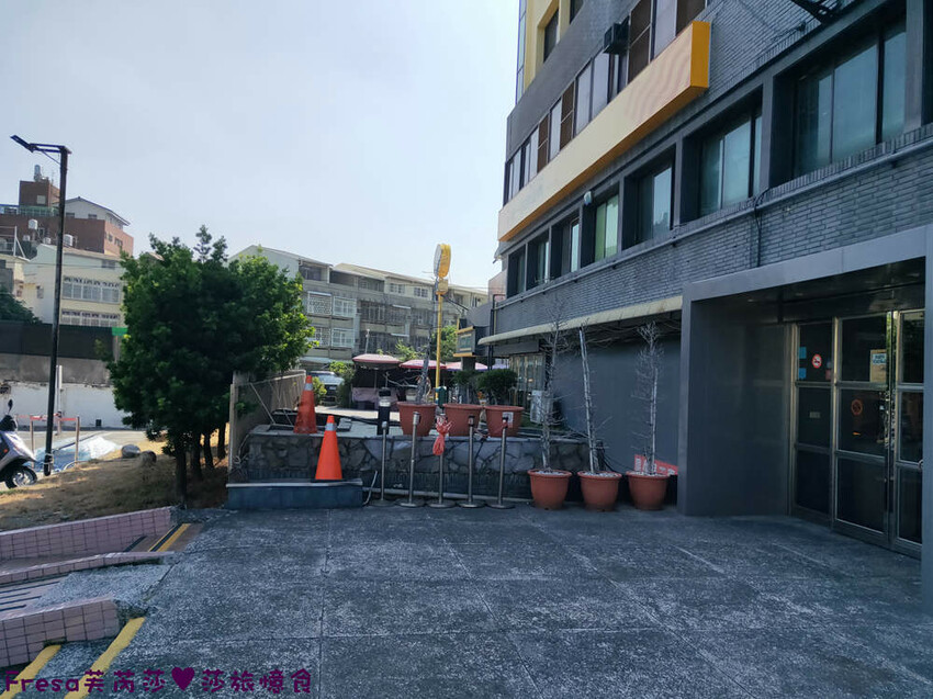 彰化飯店【康橋商旅】舒適敞亮家庭房型.午茶點心豐盛早餐ＣＰ值高│樓下逛菜市場超熱鬧│員林火車站│彰化員林