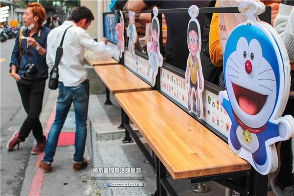 思慕昔冰品店~北捷東門站(冰店門口宛如小型聯合國)