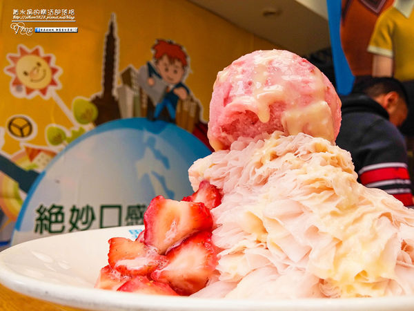 思慕昔冰品店~北捷東門站(冰店門口宛如小型聯合國)