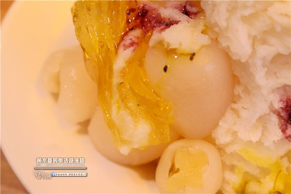 思慕昔冰品店~北捷東門站(冰店門口宛如小型聯合國)