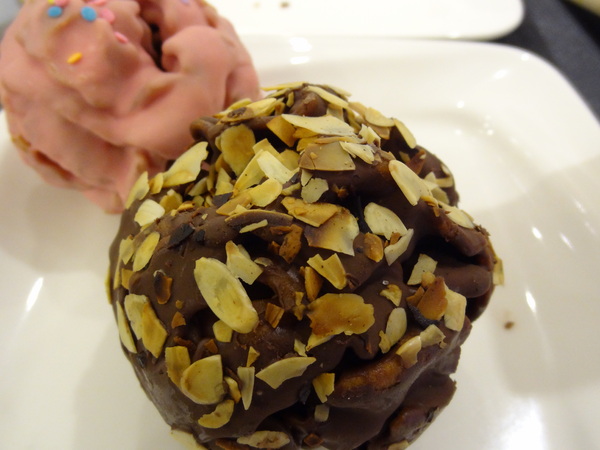 雪球客(永和總店)：1021120[官本金文愛台灣]雪球客這是Candy Crush嗎？吃甜點順便感受雷神索爾用摃槌仔敲走厄運讓幸運好運旺旺來