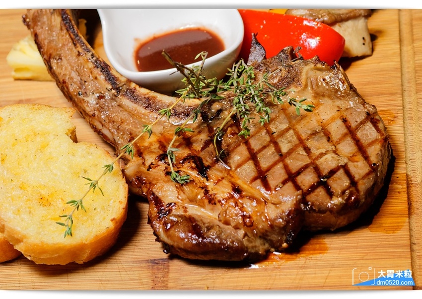 台北京華城美食,良食究好市集餐廳,超好吃的究好豬黃金豬排,戰斧豬排,還可參加究好豬50嚴究美食地圖,兌換千元福袋, - 大胃米粒 DAVID & MILLY