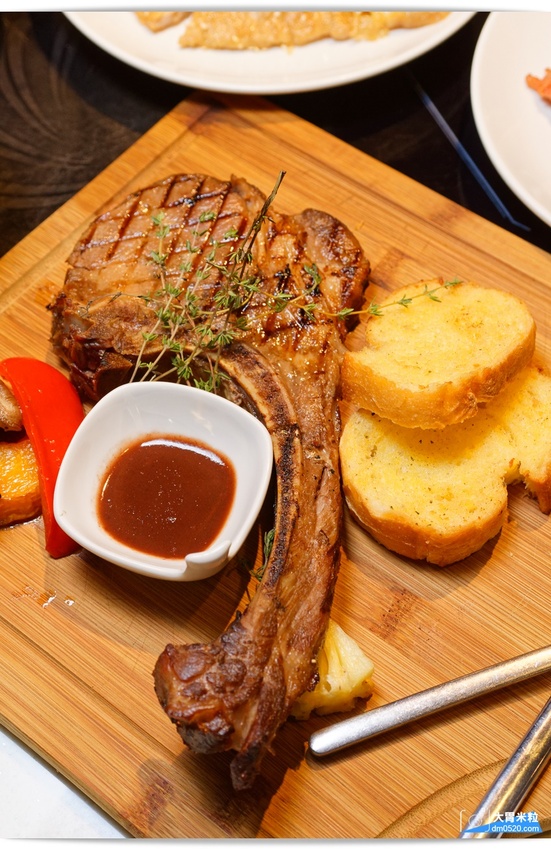 台北京華城美食,良食究好市集餐廳,超好吃的究好豬黃金豬排,戰斧豬排,還可參加究好豬50嚴究美食地圖,兌換千元福袋, - 大胃米粒 DAVID & MILLY