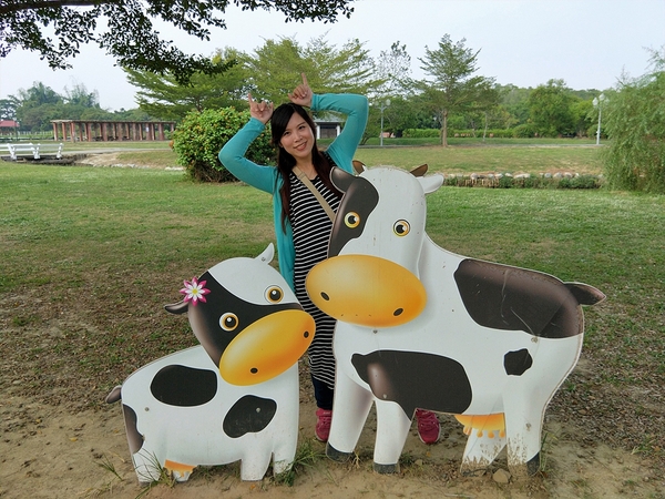 德元埤荷蘭村: 【台南柳營景點】德元埤荷蘭村~酪農昕鮮奶製品 巨大鬱金香IG網美最愛取景點