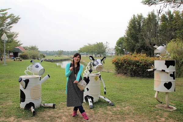德元埤荷蘭村: 【台南柳營景點】德元埤荷蘭村~酪農昕鮮奶製品 巨大鬱金香IG網美最愛取景點