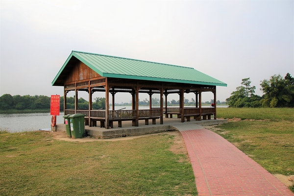 德元埤荷蘭村: 【台南柳營景點】德元埤荷蘭村~酪農昕鮮奶製品 巨大鬱金香IG網美最愛取景點