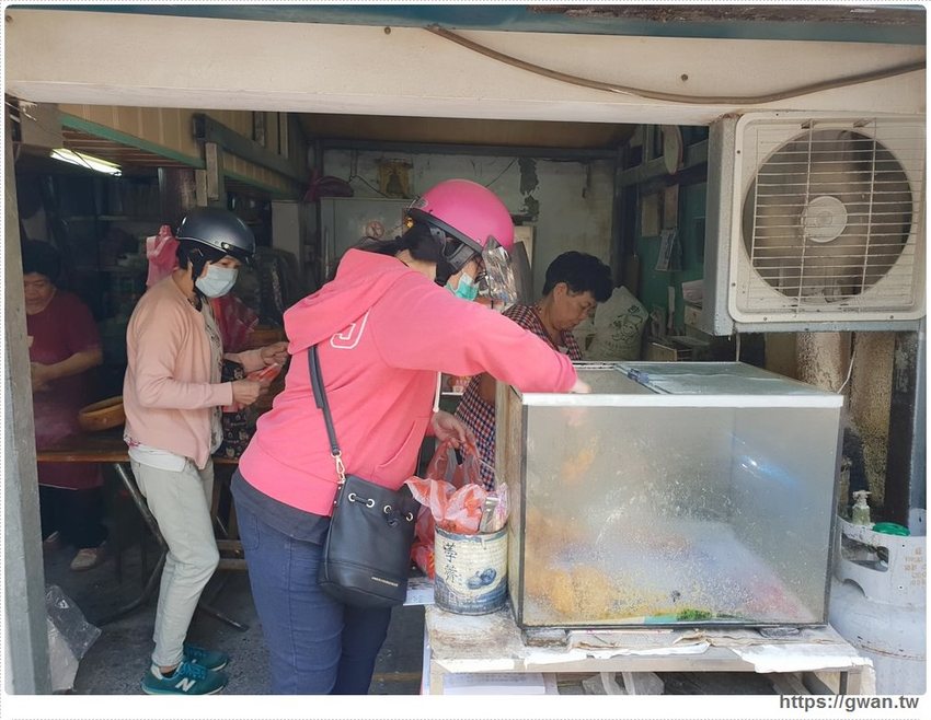 在地30年老店，現擀現炸，門口擠滿人只為這一鍋！！