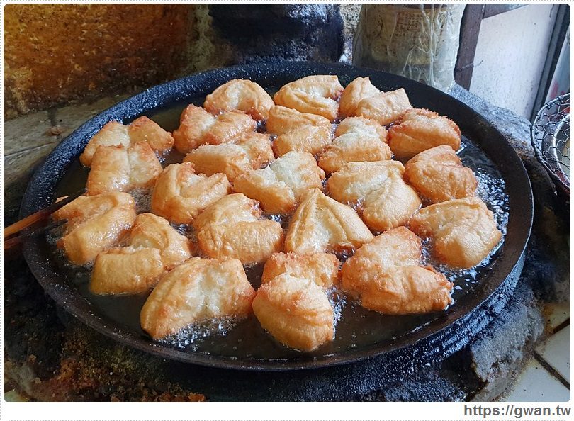 在地30年老店，現擀現炸，門口擠滿人只為這一鍋！！