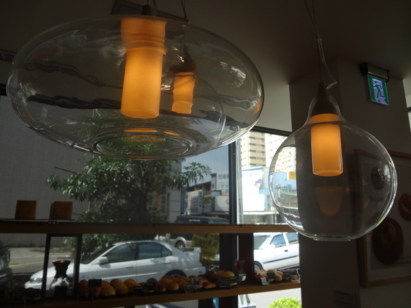 巴蕾麵包：1020717[官本金文愛台灣]巴蕾麵包好吃猶如站在青青草原中的無敵老K