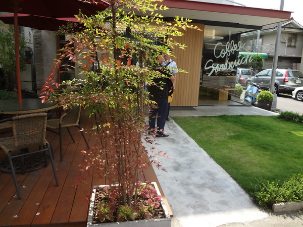 巴蕾麵包：1020717[官本金文愛台灣]巴蕾麵包好吃猶如站在青青草原中的無敵老K