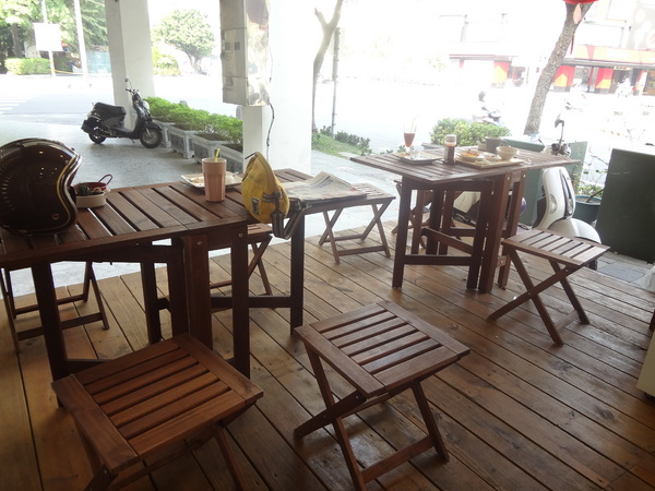 Butter巴特早午餐：1021031[官本金文愛台灣口碑券第12彈]幸運繽紛彩蛋Butter巴特早午餐彷彿在復古英式鄉村中享食彩色蛋餅及美味的海鮮總匯軟法堡