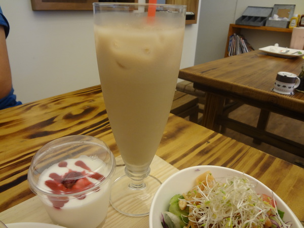 Butter巴特早午餐：1021031[官本金文愛台灣口碑券第12彈]幸運繽紛彩蛋Butter巴特早午餐彷彿在復古英式鄉村中享食彩色蛋餅及美味的海鮮總匯軟法堡