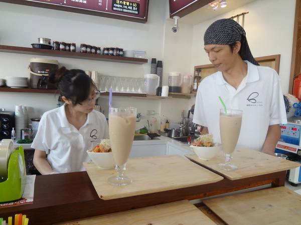 Butter巴特早午餐：1021031[官本金文愛台灣口碑券第12彈]幸運繽紛彩蛋Butter巴特早午餐彷彿在復古英式鄉村中享食彩色蛋餅及美味的海鮮總匯軟法堡