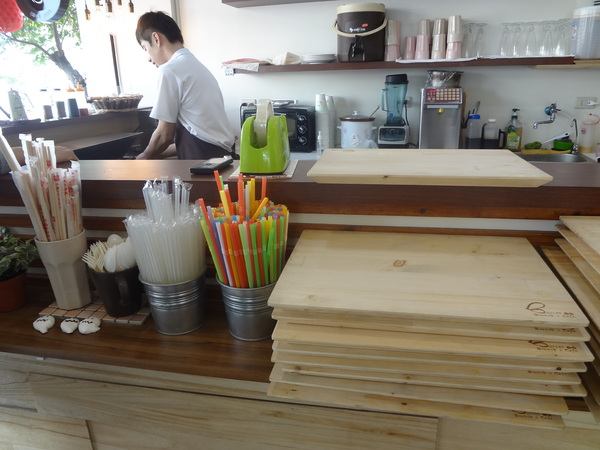 Butter巴特早午餐：1021031[官本金文愛台灣口碑券第12彈]幸運繽紛彩蛋Butter巴特早午餐彷彿在復古英式鄉村中享食彩色蛋餅及美味的海鮮總匯軟法堡