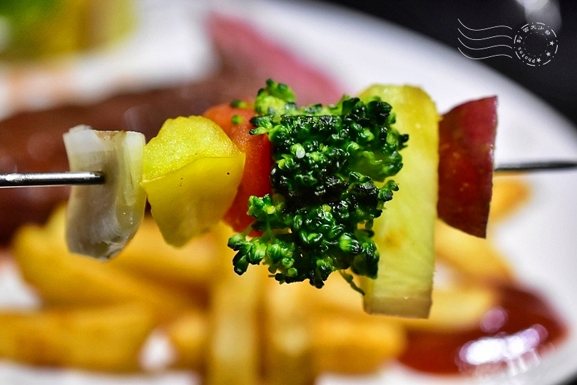 平價高CP值美食：【小惡魔炭燒牛排】(捷運中和永安市場站)