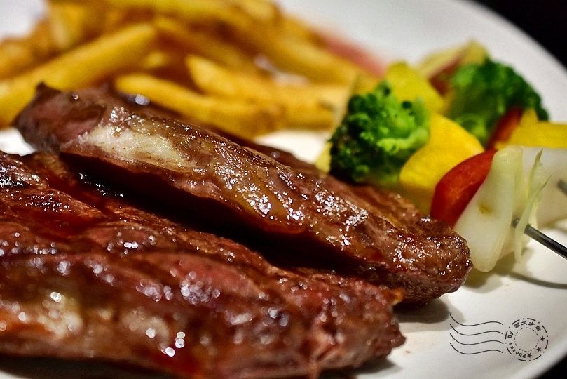 平價高CP值美食：【小惡魔炭燒牛排】(捷運中和永安市場站)