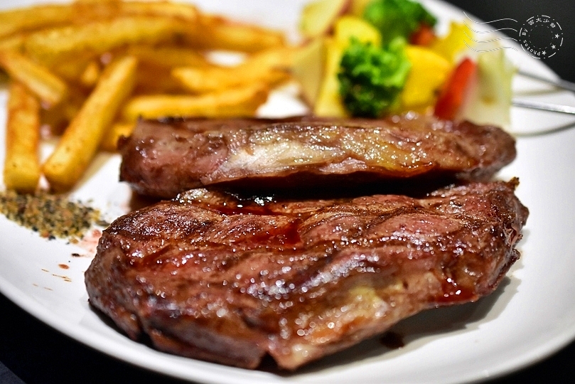 平價高CP值美食：【小惡魔炭燒牛排】(捷運中和永安市場站)