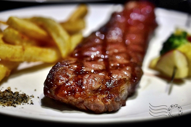 平價高CP值美食：【小惡魔炭燒牛排】(捷運中和永安市場站)