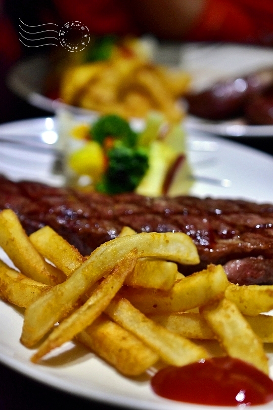 平價高CP值美食：【小惡魔炭燒牛排】(捷運中和永安市場站)