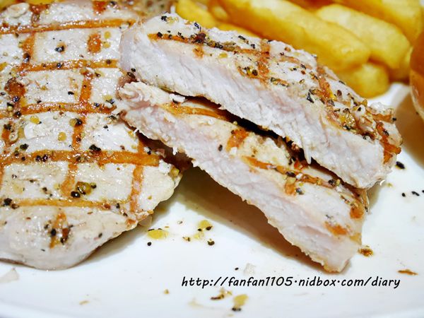 【中和美食】小惡魔炭燒牛排 內用免費送湯品、飲料、冰淇淋無限供應 (15).JPG