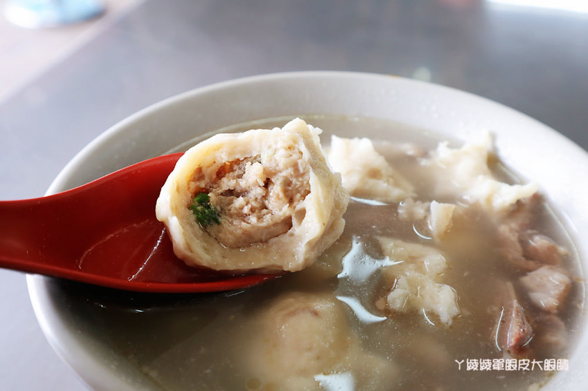 新竹肉圓推薦!鷹王肉圓,內行人一定要吃肉圓配香腸!新竹香山必吃美食