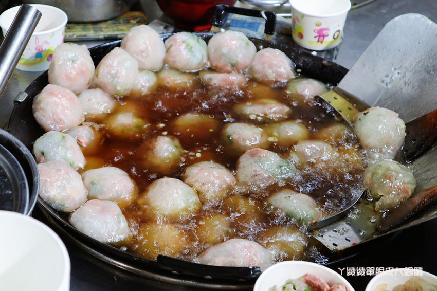 新竹肉圓推薦!鷹王肉圓,內行人一定要吃肉圓配香腸!新竹香山必吃美食