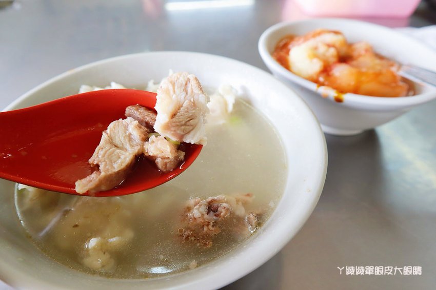 新竹肉圓推薦!鷹王肉圓,內行人一定要吃肉圓配香腸!新竹香山必吃美食