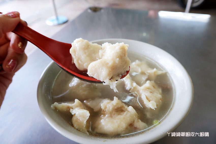 新竹肉圓推薦！鷹王肉圓，內行人一定要吃肉圓配香腸！新竹香山必吃美食