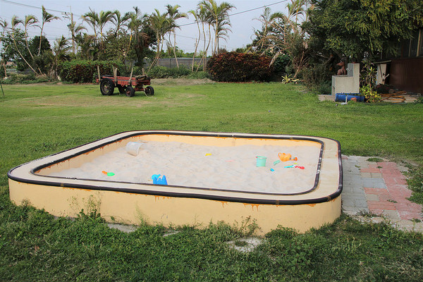 台灣酒窖聯合遊客服務中心： 【彰化景點】台灣酒窖聯合遊客服務中心，免費參觀，2017在幸福園地感受浪漫的氣息，I ❤ U薰衣草花田環繞，結合休閒、童玩、農特產美食、二林斗苑休閒農業園區