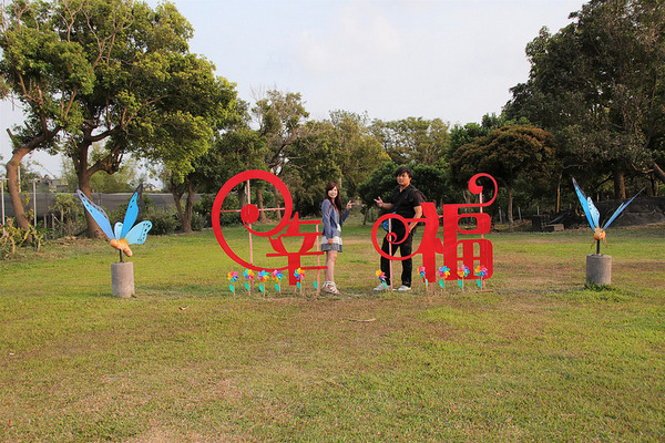 台灣酒窖聯合遊客服務中心： 【彰化景點】台灣酒窖聯合遊客服務中心，免費參觀，2017在幸福園地感受浪漫的氣息，I ❤ U薰衣草花田環繞，結合休閒、童玩、農特產美食、二林斗苑休閒農業園區