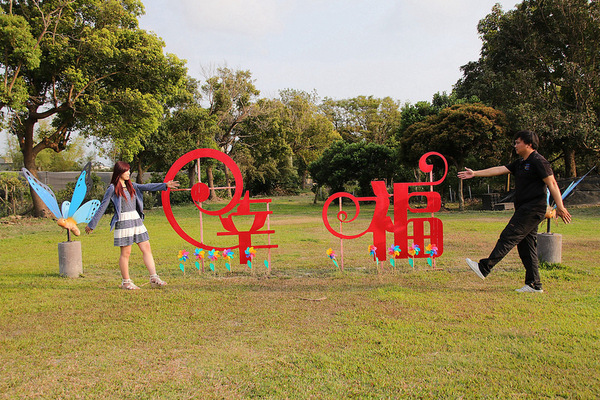 台灣酒窖聯合遊客服務中心： 【彰化景點】台灣酒窖聯合遊客服務中心，免費參觀，2017在幸福園地感受浪漫的氣息，I ❤ U薰衣草花田環繞，結合休閒、童玩、農特產美食、二林斗苑休閒農業園區