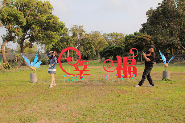 台灣酒窖聯合遊客服務中心： 【彰化景點】台灣酒窖聯合遊客服務中心，免費參觀，2017在幸福園地感受浪漫的氣息，I ❤ U薰衣草花田環繞，結合休閒、童玩、農特產美食、二林斗苑休閒農業園區