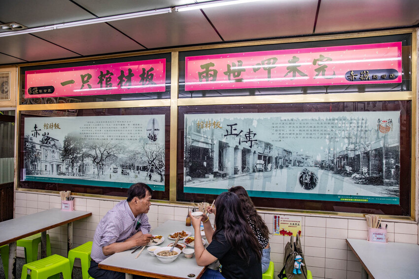 台南市中西區赤崁棺材板｜揚名海外棺材板始祖！傳承四代超過80年老店