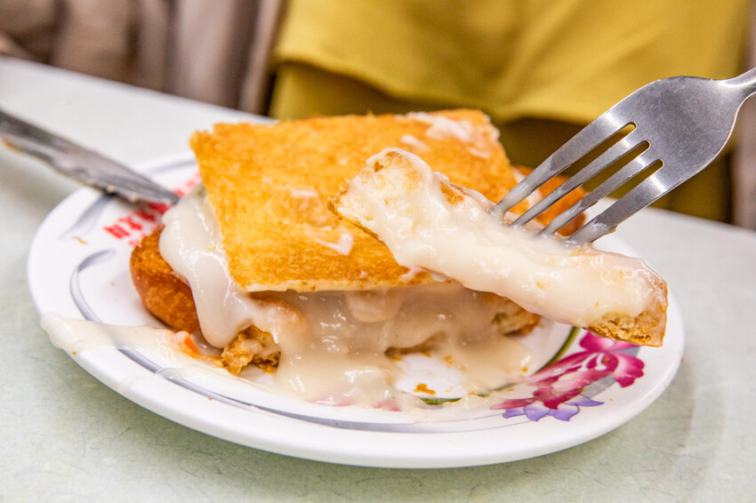 台南市中西區赤崁棺材板｜揚名海外棺材板始祖！傳承四代超過80年老店