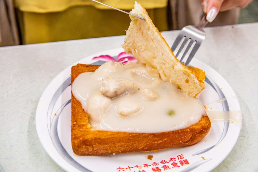 台南市中西區赤崁棺材板｜揚名海外棺材板始祖！傳承四代超過80年老店