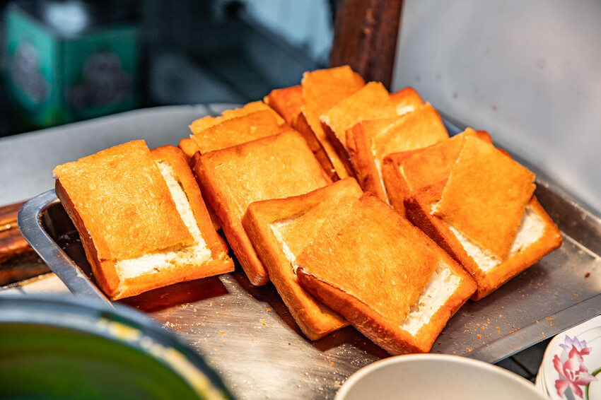 台南市中西區赤崁棺材板｜揚名海外棺材板始祖！傳承四代超過80年老店