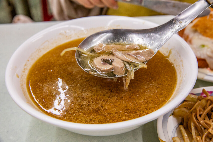 台南市中西區赤崁棺材板｜揚名海外棺材板始祖！傳承四代超過80年老店