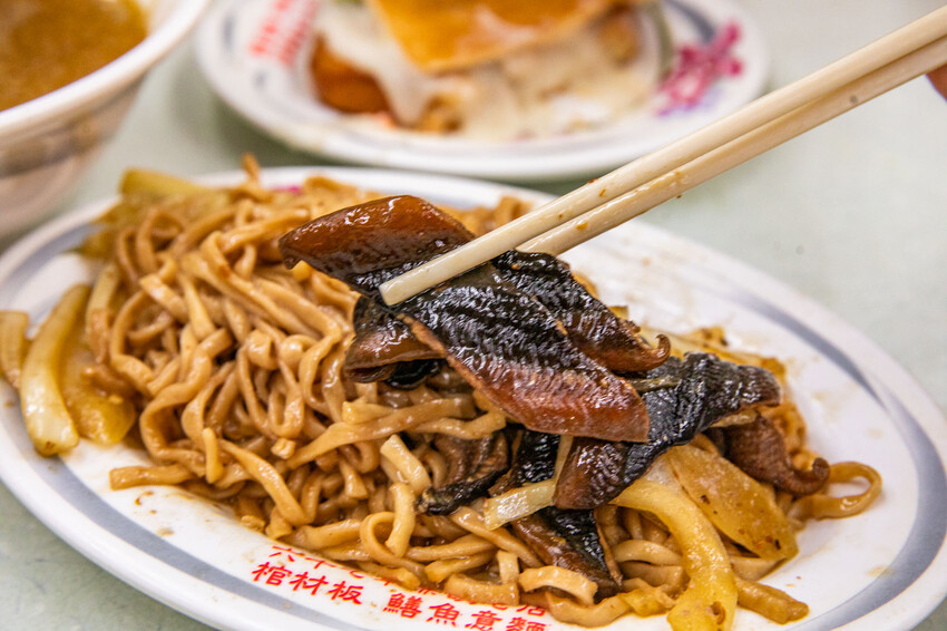 台南市中西區赤崁棺材板｜揚名海外棺材板始祖！傳承四代超過80年老店