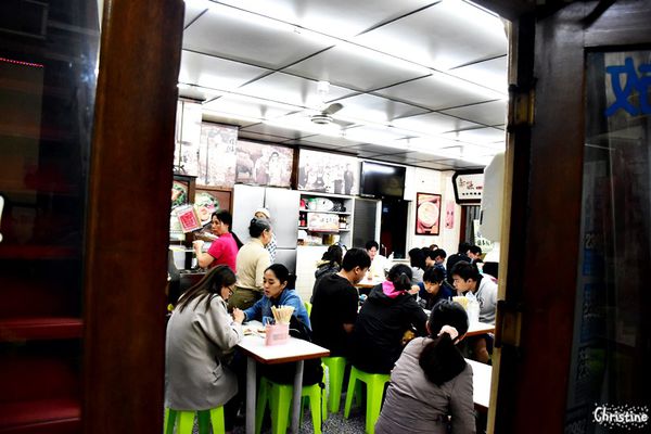 【台南。美食】 中西區 / 赤崁棺材板,赤崁食堂,棺材板創始店,天下第一板,台南府城小吃,來台南就要吃這一味