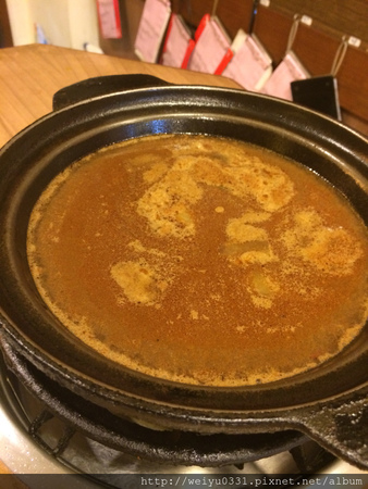 寧夏夜市美食、捷運雙連站巷弄火鍋－超人氣《石神石頭火鍋》爆香才好吃！