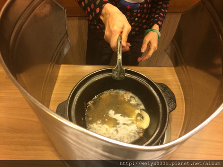 寧夏夜市美食、捷運雙連站巷弄火鍋－超人氣《石神石頭火鍋》爆香才好吃！