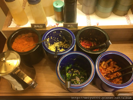 寧夏夜市美食、捷運雙連站巷弄火鍋－超人氣《石神石頭火鍋》爆香才好吃！