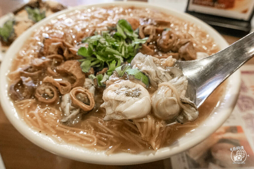 台中文心森林公園美食!台中三峽老街蚵仔麵線,超大份蚵仔大腸CP值爆棚。