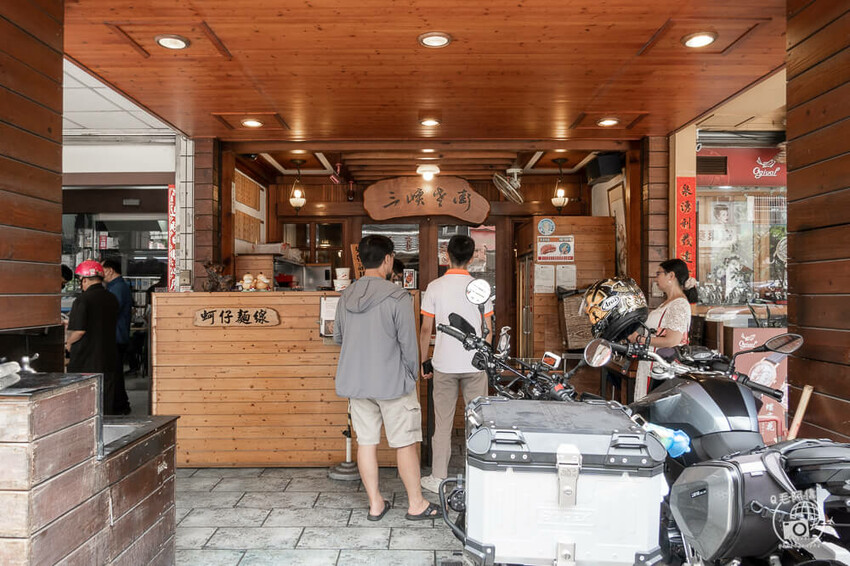 台中文心森林公園美食!台中三峽老街蚵仔麵線,超大份蚵仔大腸CP值爆棚。