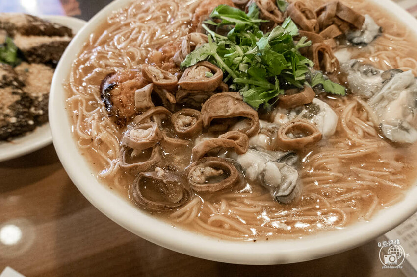 台中文心森林公園美食!台中三峽老街蚵仔麵線,超大份蚵仔大腸CP值爆棚。