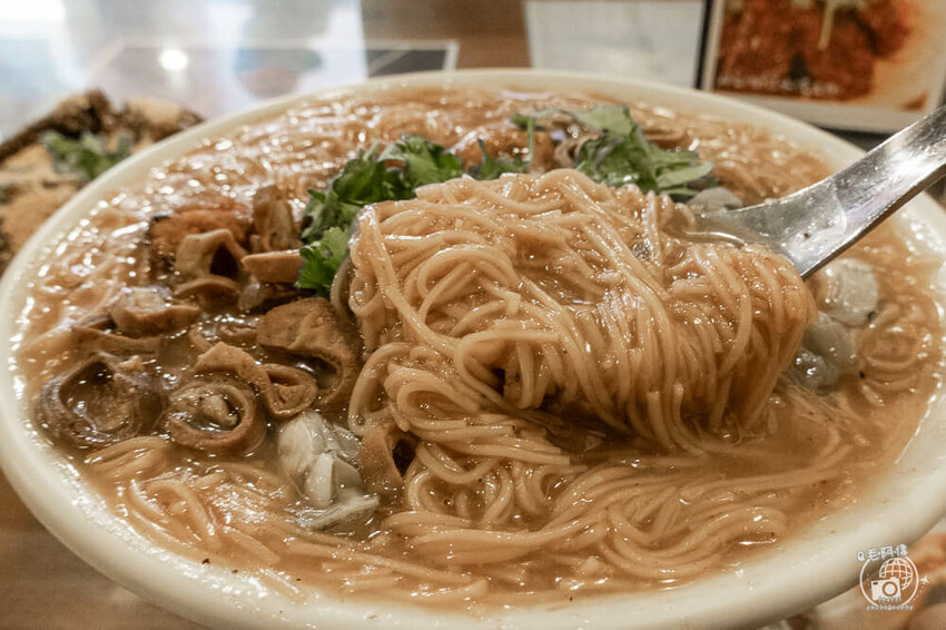 台中文心森林公園美食!台中三峽老街蚵仔麵線,超大份蚵仔大腸CP值爆棚。