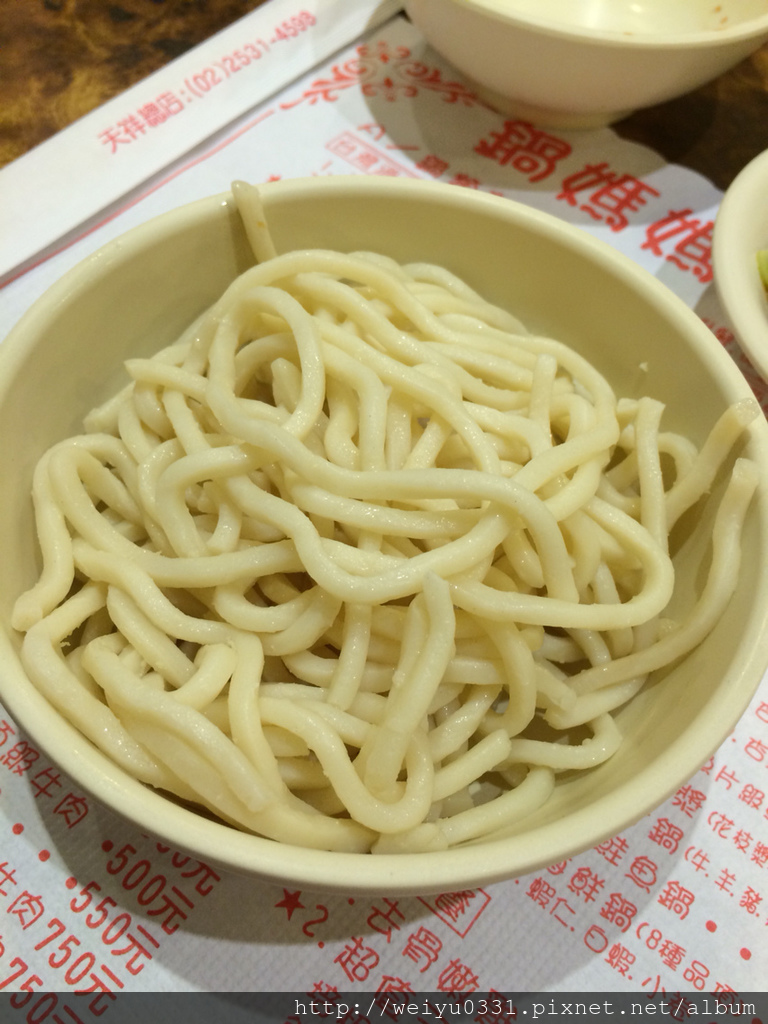 捷運民權西路站超人氣美食、承德路必吃小火鍋-《鍋媽媽》牛奶鍋!