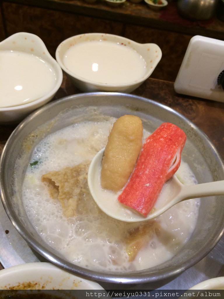 捷運民權西路站超人氣美食、承德路必吃小火鍋-《鍋媽媽》牛奶鍋!