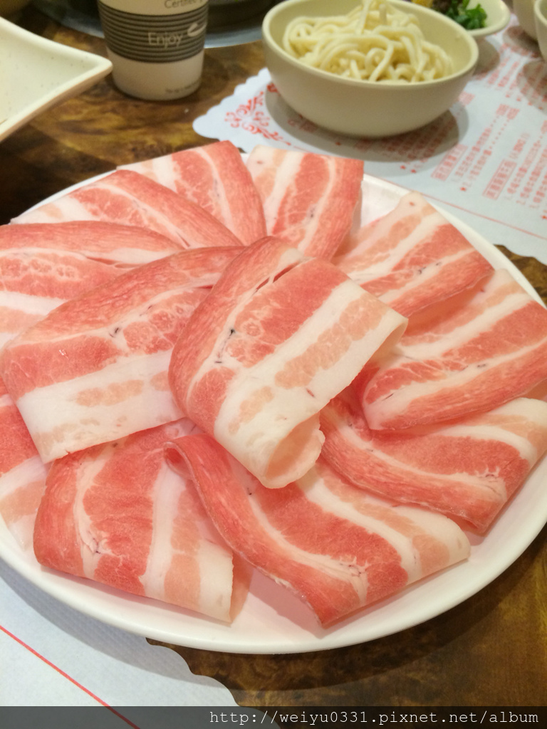 捷運民權西路站超人氣美食、承德路必吃小火鍋-《鍋媽媽》牛奶鍋!