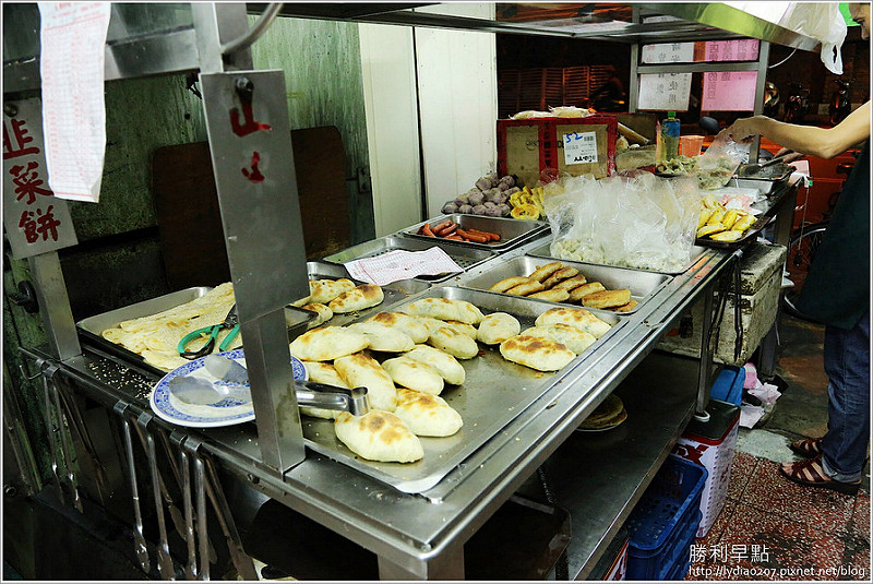 【食記│台南】勝利早點~深夜也要吃的早餐，不是賣早點的嗎?為什麼深夜人潮還是大爆滿呢?